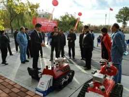 排煙機(jī)器人，滅火機(jī)器人亮相北京市全市應(yīng)急救援演練