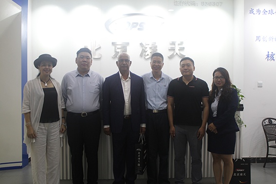 近日，尼日爾防務(wù)部門負(fù)責(zé)人蒞臨北京凌天，專題考察安檢、排爆、反恐等軍用警用技術(shù)裝備。