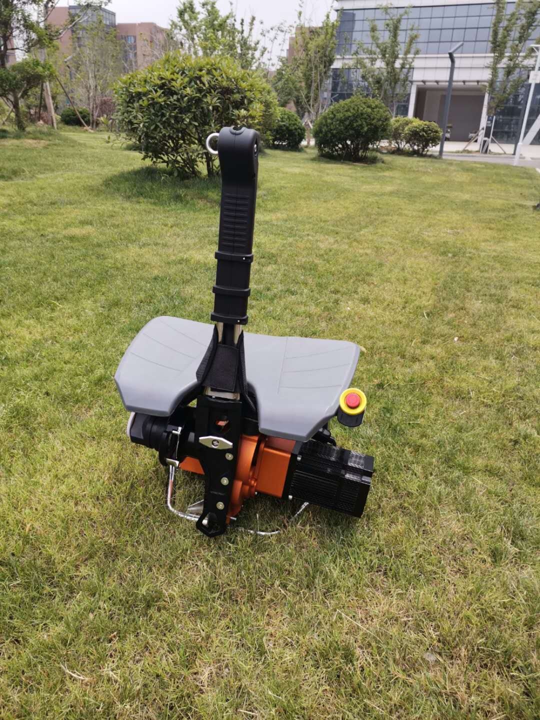 最危險的救援，理應有更安全的裝備，座椅式自動升降機電動上升器，專為高層救援，風電作業(yè)設計