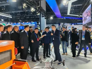 中國國際應(yīng)急展快訊：應(yīng)急管理部部長王祥喜了解凌天智能裝備集團無人化裝備創(chuàng)新與應(yīng)用情況！