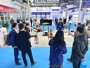 【消防機器狗系列亮相石油展】北京凌天滅火四足機器狗、偵察四足機器狗、運輸四足機器狗、消防系留滅火無人機等重點裝備亮相展會！